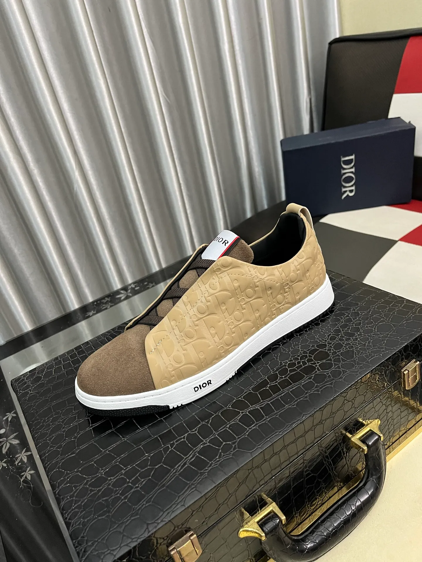 Men's Men's Shoes 💰458⌚️⌚️[Dior] Dior's new casual men's shoes are on the market in Hong Kong counters. The official website is 1:1 production. Original Italian materials. Designed by European and American masters. Perfect shape to create counter quality. Solid color rubber wear-resistant outsole and classic dazzling head! Super versatile and very comfortable. High-end without losing taste, fashionable and novel! ! Absolute focus! Code number: 38-442️⃣Colors available